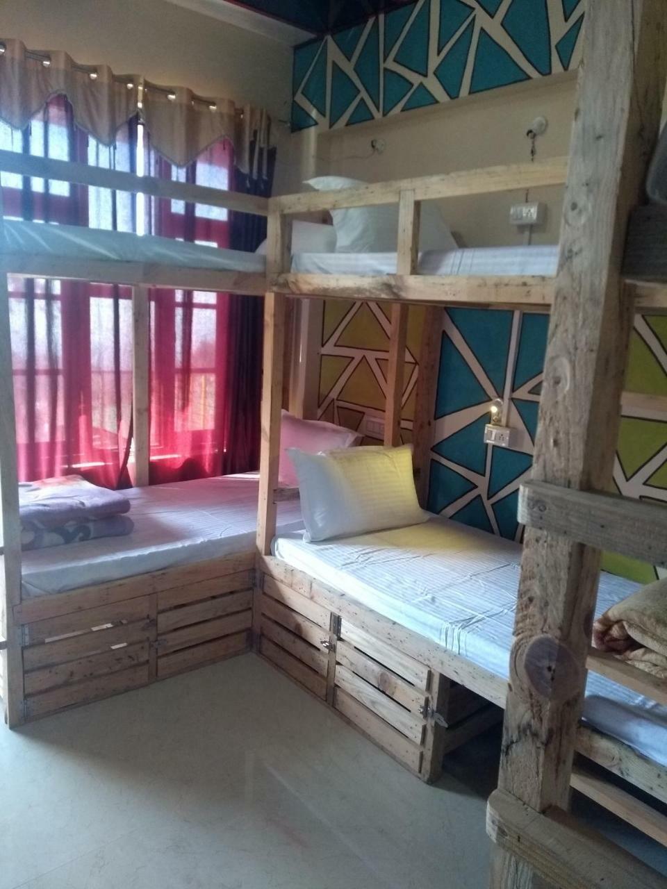 La Vaca India McLeodganj Hostel McLeod Ganj Bagian luar foto