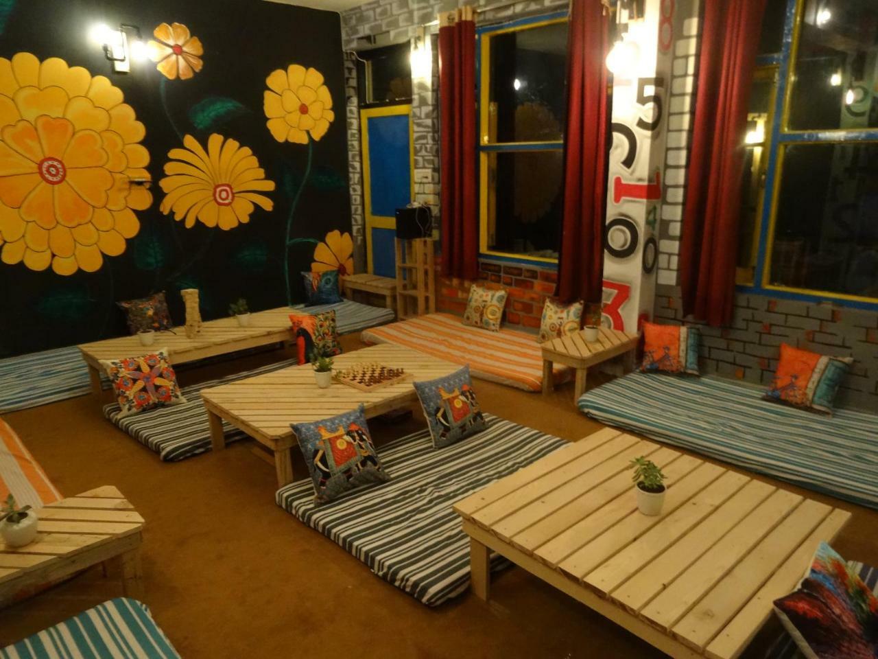 La Vaca India McLeodganj Hostel McLeod Ganj Bagian luar foto