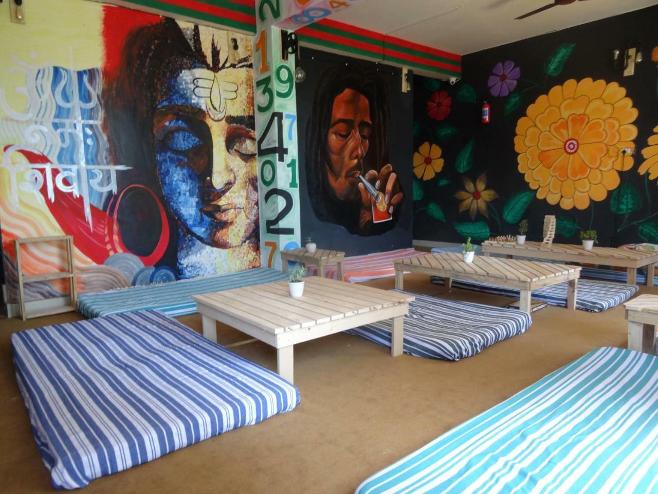 La Vaca India McLeodganj Hostel McLeod Ganj Bagian luar foto