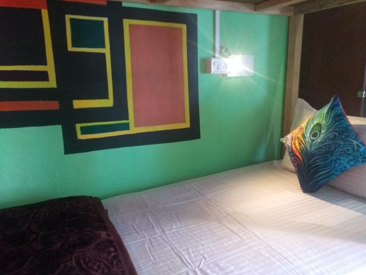 La Vaca India McLeodganj Hostel McLeod Ganj Bagian luar foto
