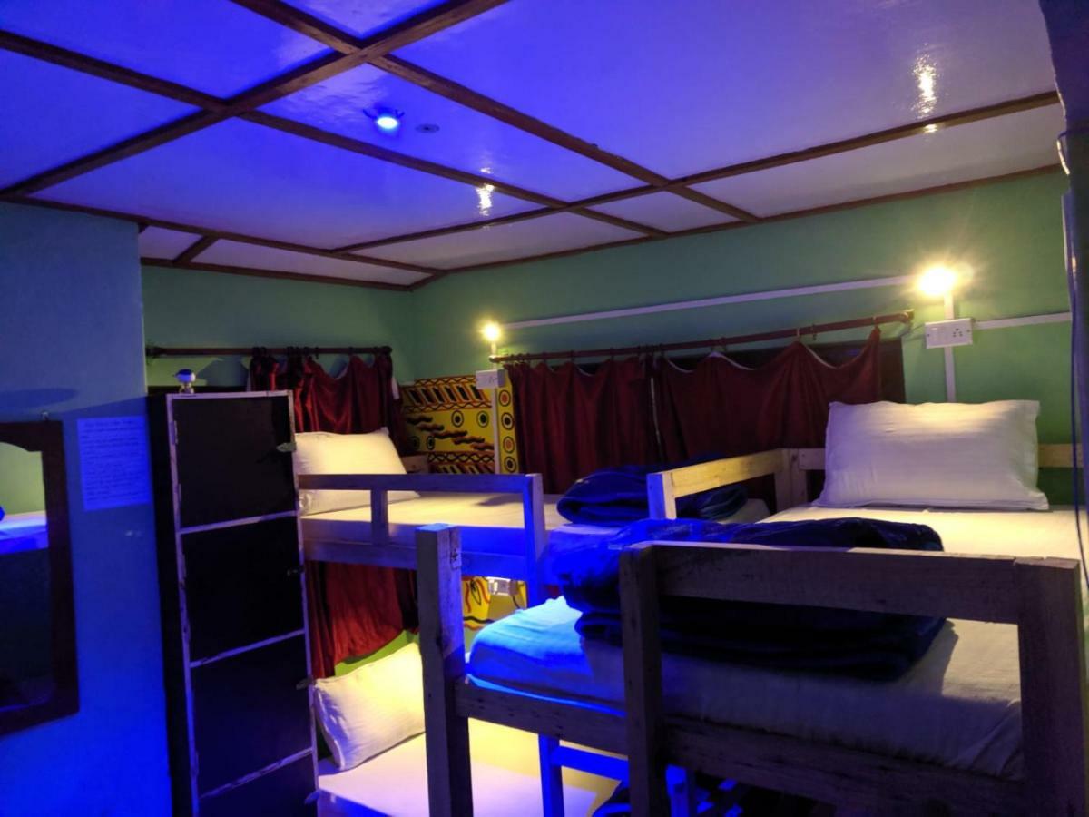 La Vaca India McLeodganj Hostel McLeod Ganj Bagian luar foto